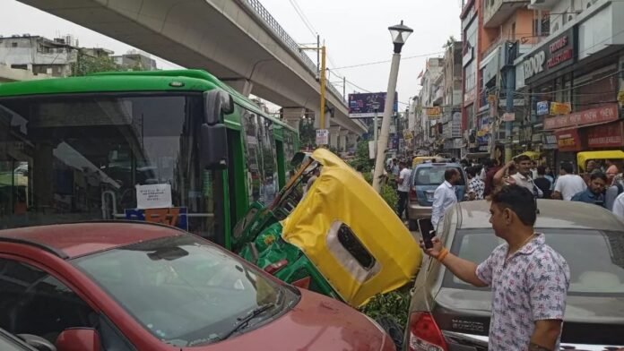delhi bus asscident mirgi daura pada