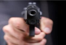 सिरफिरे ने क्लासरूम में छात्रा को गोली मारी, फिर खुद को भी उड़ाया