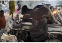 हाईवे पर भीषण सड़क हादसा: ट्रक और टेम्पो ट्रैवलर की टक्कर में 6 श्रद्धालुओं की मौत, 10 घायल