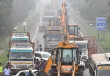 NH पर घने कोहरे में भीषण हादसा: दो की मौत, 10 घायल