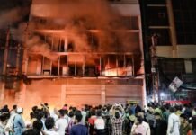 30 पत्रकारों को जिंदा जलाने का प्रयास दफ्तरों पर लगाई आग