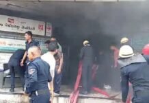 कॉम्प्लेक्स में आग लगते ही अफरातफरी, 19 लोगों को बचाया गया