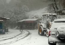 उत्तरकाशी में बर्फबारी जारी, कई मार्ग प्रभावित, विद्युत आपूर्ति बाधित