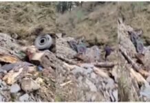 भयानक सड़क हादसा : सेना का बुलेटप्रूफ वाहन 200 फीट गहरी खाई में गिरा, 10 जवान शहीद, 7 घायल