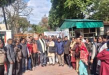 कांग्रेस ने NIEPVD कर्मचारियों के पेंशन बंदी के खिलाफ दिया समर्थन, धस्माना ने राहुल गांधी से संसद में उठाने का किया वादा