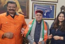 मुंबई की पुरानी डांस पार्टी : लंढौरा में सियासी सरप्राइज, भाजपा प्रदेश अध्यक्ष महेंद्र भट्ट पहुंचे पूर्व विधायक कुंवर प्रणव सिंह चैंपियन के घर