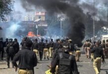 कराची में अमेरिकी सैनिकों ने प्रदर्शनकारियों पर चलाई गोली