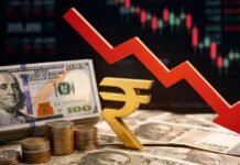 रुपया रिकॉर्ड निचले स्तर पर, डॉलर के मुकाबले 93.08 तक फिसला