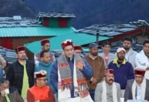 फीताड़ी अग्निकांड: मंत्री सौरभ बहुगुणा ने पीड़ितों से की मुलाकात, 14 परिवारों को गोट वैली प्रोजेक्ट से जोड़ने की घोषणा