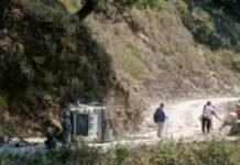 बरातियों से भरी बोलेरो पलटी, 11 लोग घायल, दो की हालत गंभीर