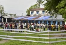 मुर्शिदाबाद में मतदान के दौरान झड़प, TMC कार्यकर्ताओं ने हुमायूं कबीर को घेरा