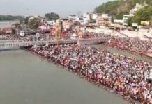 गंगा दशहरा पर हरकी पैड़ी में उमड़ा आस्था का सैलाब, श्रद्धालुओं ने लगाई पवित्र डुबकी