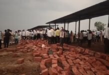दर्दनाक हादसा: तूफानी बारिश में दीवार गिरने से छह श्रद्धालुओं की मौत, 15 घायल