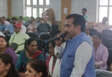एकेश्वर बीडीसी बैठक में जिला स्तरीय अधिकारियों की गैरमौजूदगी पर भड़के कवींद्र इष्टवाल, जनप्रतिनिधियों ने भी जताई नाराजगी