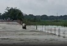 भारी बारिश से भूस्खलन और अचानक आई बाढ़, 3 लोग लापता