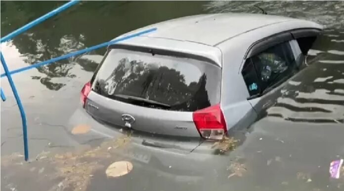 jheel men doobi car