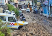 Chamoli Rain News: चमोली में मूसलाधार बारिश से भारी तबाही, नारायणबगड़ के जीआईसी में घुसा मलबा, गौचर बाजार में जलभराव