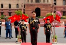 भारतीय सेना के 31वें प्रमुख बने जनरल धीरज सेठ, पिता को सैल्यूट कर निभाई परंपरा