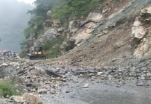 उत्तराखंड में बारिश का कहर जारी: पांच जिलों में ऑरेंज अलर्ट, कई जिलों में स्कूल बंद, भूस्खलन से मार्ग प्रभावित