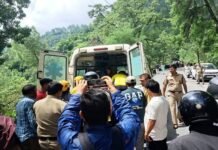 उत्तराखंड : ज्योलीकोट के पास 40 मीटर गहरी खाई में गिरा वाहन, लखनऊ के छह पर्यटक घायल