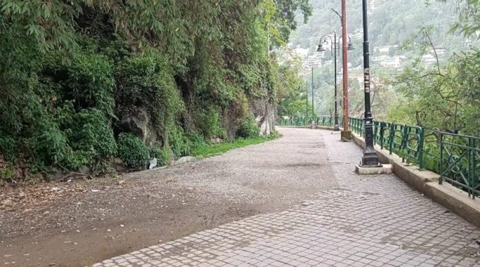thandi sadak nainital