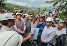 खराब मौसम के बीच पीपलकोटी पहुंचे सीएम धामी, टनल रेस्क्यू ऑपरेशन का लिया जायजा