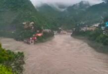 रुद्रप्रयाग में अलकनंदा चेतावनी स्तर पर, प्रशासन ने नदी किनारों से दूर रहने की दी सलाह