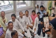 खड़गे की रैली से पहले हल्द्वानी में कांग्रेस और पुलिस आमने-सामने, SSP कार्यालय में कांग्रेस का धरना