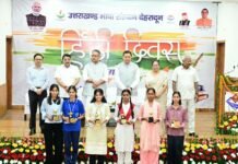 मुख्यमंत्री के हाथों सम्मानित हुई रवांई की बेटी मन्नत रावत, एकांकी लेखन में प्रदेशभर में हासिल किया प्रथम स्थान