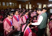 दिव्यांग बच्चों के बीच मुख्यमंत्री धामी ने मनाया जन्मदिन, बच्चों के साथ केक काटकर साझा की खुशियां, कहा—उनकी मुस्कान सबसे खास उपहार