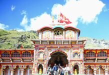 श्री बदरीनाथ धाम दर्शन तथा कथा तथा सांस्कृतिक महोत्सव में शामिल हुए मुख्यमंत्री