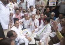 निर्वाचन आयोग के खिलाफ कांग्रेस का प्रदर्शन, मुख्य निर्वाचन आयुक्त को हटाने की मांग