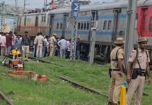 बड़ा रेल हादसा टला, महानंदा एक्सप्रेस के तीन हिस्से पटरी से उतरे