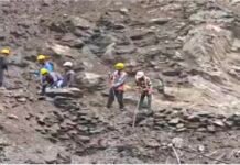 केदारनाथ पैदल मार्ग बंद: चीरबासा में मलबा और पत्थर गिरने से रास्ता अवरुद्ध, गौरीकुंड में रोके गए यात्री