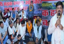 बीरोंखाल में आंदोलनकारियों से मिले गणेश गोदियाल, नयार घाटी की मांगों का किया समर्थन