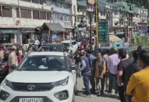 मसूरी में पर्यटकों की भारी भीड़ से थमी रफ्तार, देहरादून से पहुंचने में लग रहे घंटों